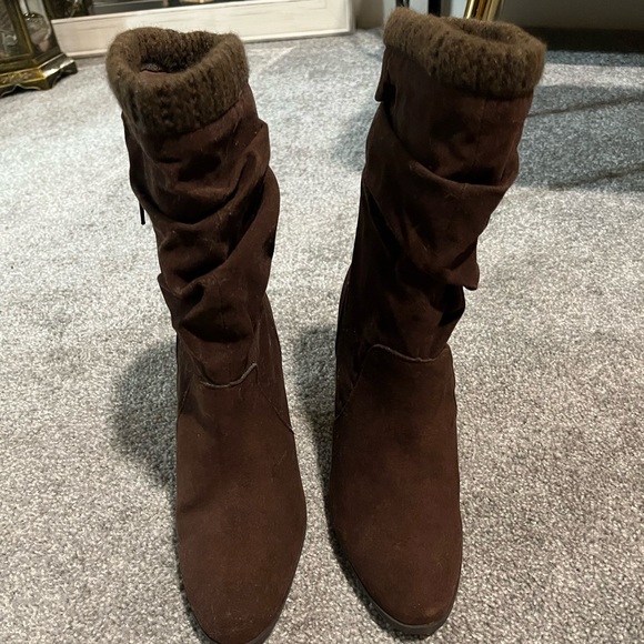 Brown heeled boots - Picture 3 of 7